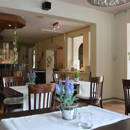 Vroenhof Hotel 2*